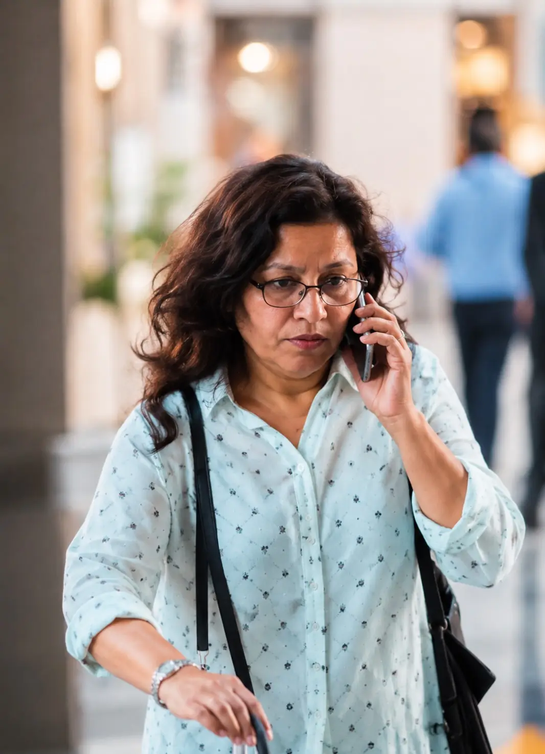 Hugent AI receptionist answering an incoming patient phone call